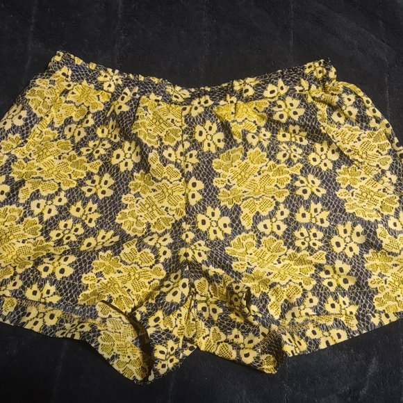 Xs polyester women's shorts - Picture 1 of 2